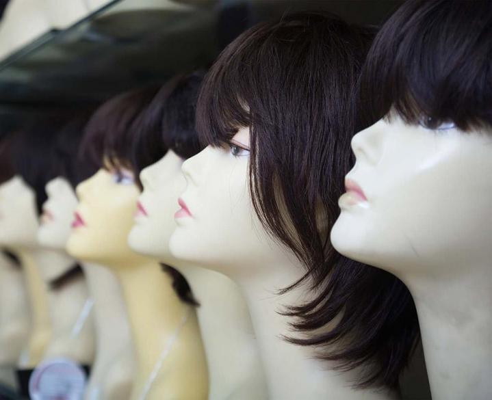 Pour commander des extensions et des perruques, appelez-nous !